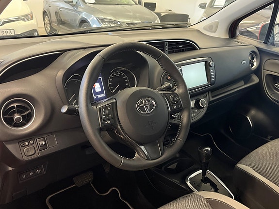Toyota Yaris 10 of 13