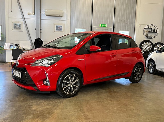 Toyota Yaris 2 of 13