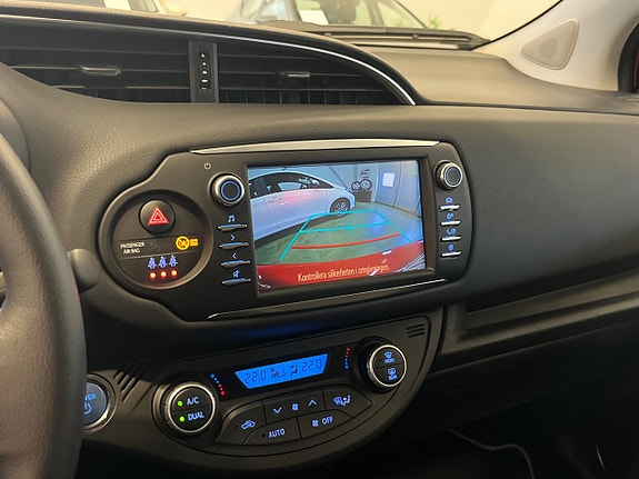 Toyota Yaris 13 of 13