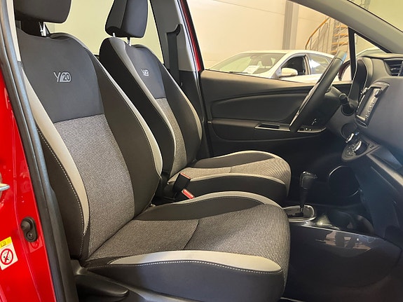 Toyota Yaris 8 of 13