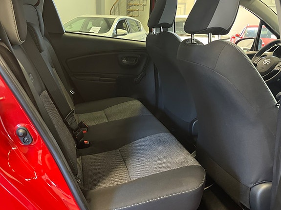 Toyota Yaris 6 of 13