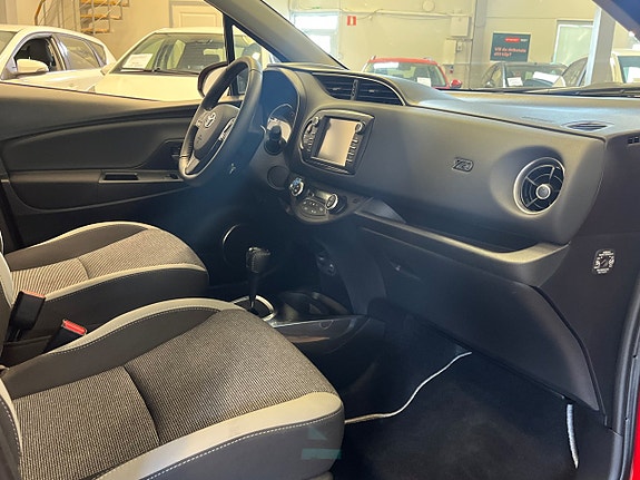 Toyota Yaris 9 of 13