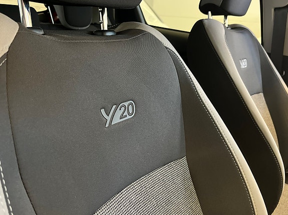 Toyota Yaris 7 of 13