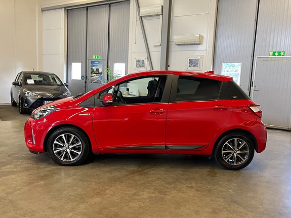 Toyota Yaris 3 of 13
