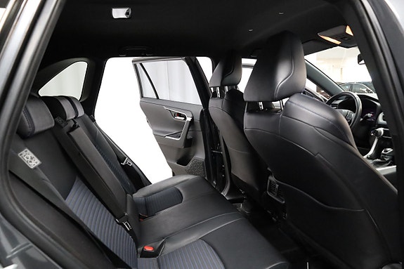 Toyota RAV4 16 of 25