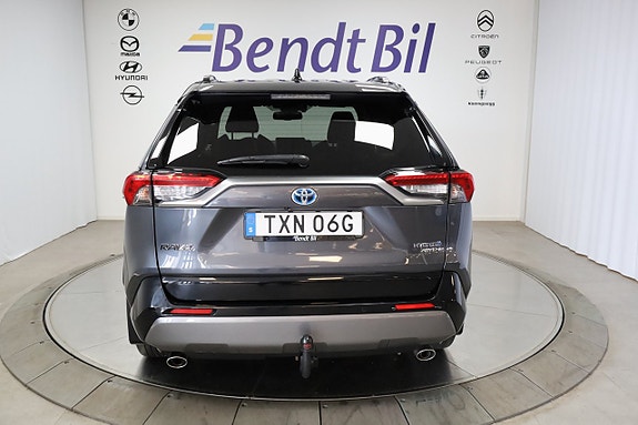 Toyota RAV4 8 of 25