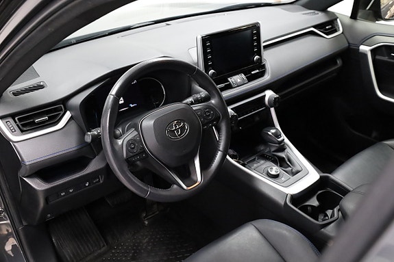Toyota RAV4 6 of 25