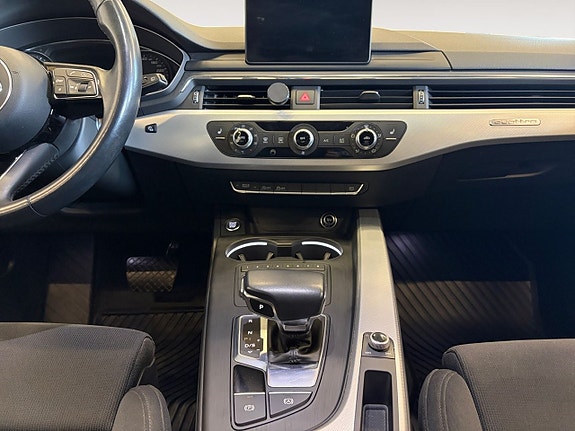 Audi A4 11 of 19