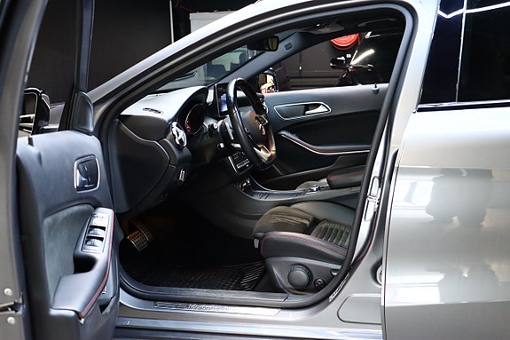 Mercedes-Benz GLA220 8 of 30