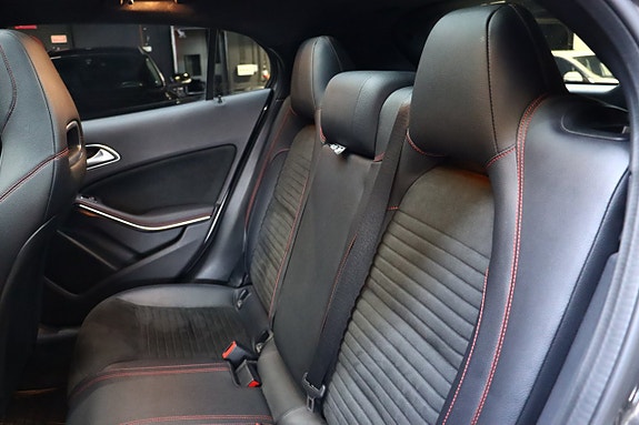 Mercedes-Benz GLA220 11 of 30