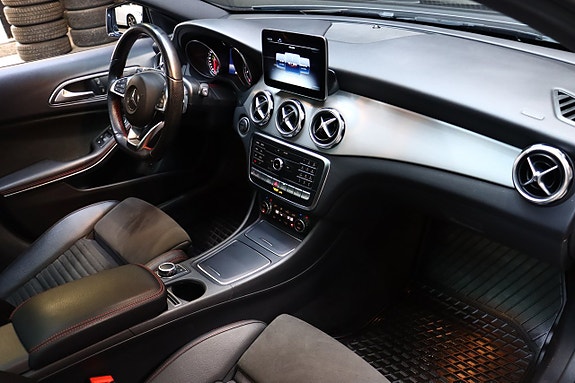 Mercedes-Benz GLA220 14 of 30