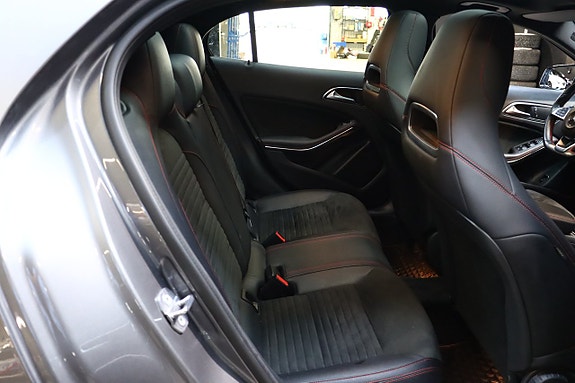 Mercedes-Benz GLA220 12 of 30