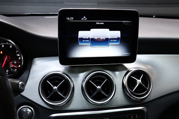 Mercedes-Benz GLA220 30 of 30