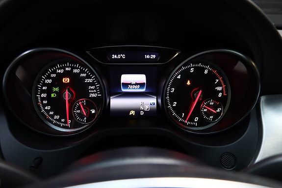 Mercedes-Benz GLA220 26 of 30