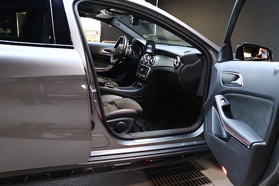 Mercedes-Benz GLA220 13 of 30
