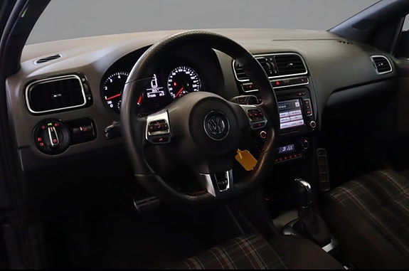 Volkswagen Polo 2 of 5