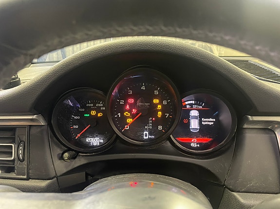 Porsche Macan 8 of 10