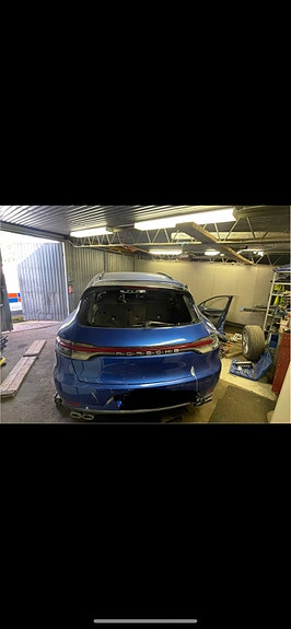 Porsche Macan 3 of 10