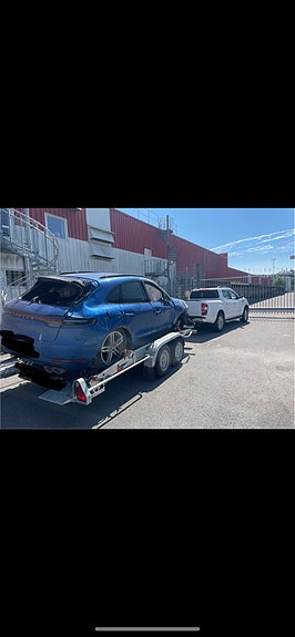 Porsche Macan 2 of 10
