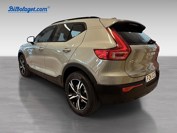 Volvo XC40 5 of 11