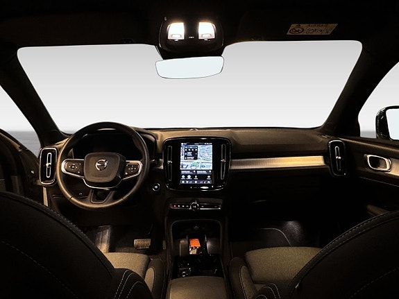 Volvo XC40 9 of 11