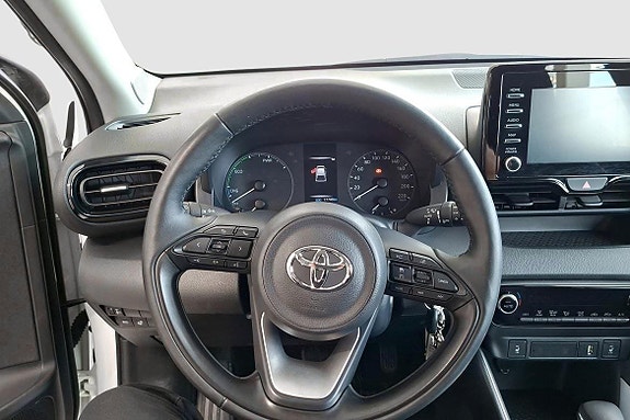 Toyota Yaris 11 of 13