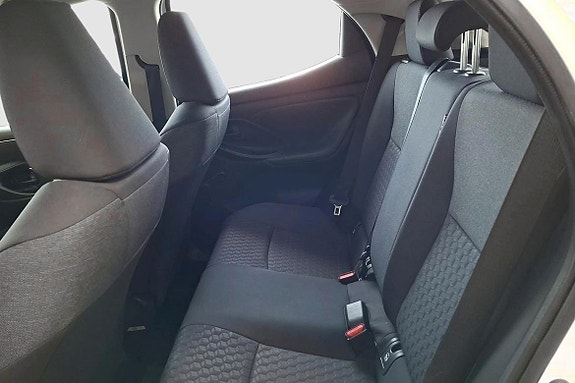 Toyota Yaris 9 of 13