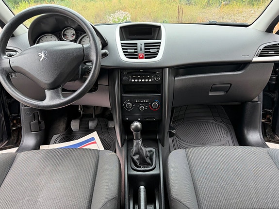 Peugeot 207 13 of 18
