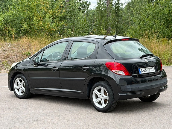 Peugeot 207 9 of 18