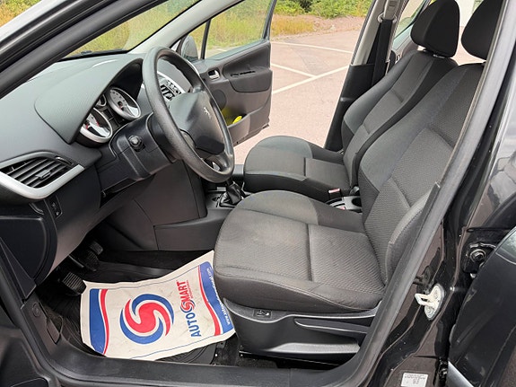 Peugeot 207 15 of 18