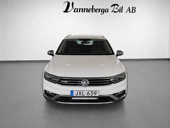 Volkswagen Passat Alltrack 2 of 7
