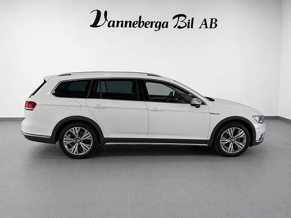 Volkswagen Passat Alltrack 4 of 7