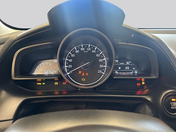 Mazda 2 11 of 15