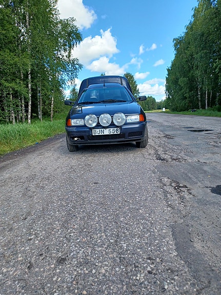 Volkswagen Caddy 2 of 5