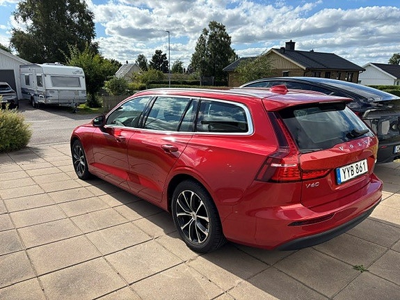 Volvo V60 2 of 5