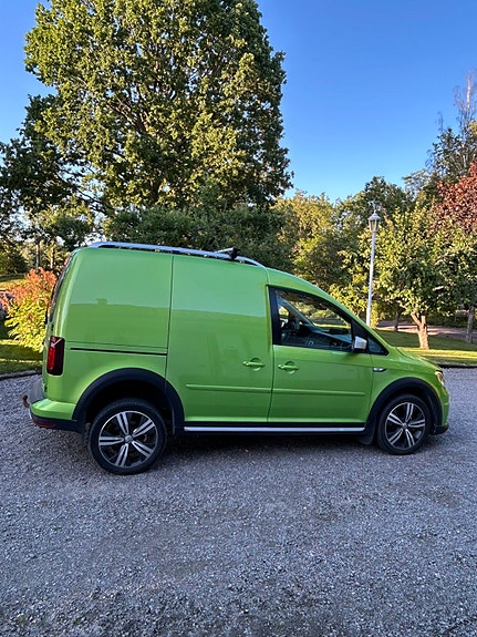Volkswagen Caddy Alltrack 3 of 10