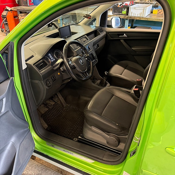 Volkswagen Caddy Alltrack 9 of 10