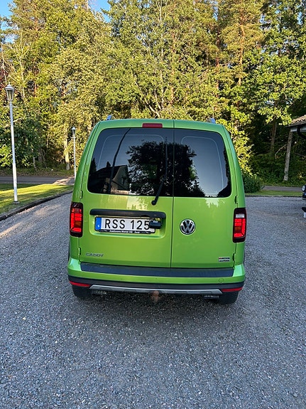 Volkswagen Caddy Alltrack 4 of 10