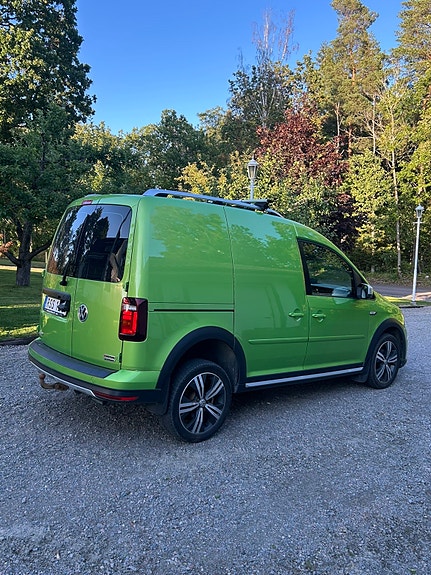 Volkswagen Caddy Alltrack 6 of 10