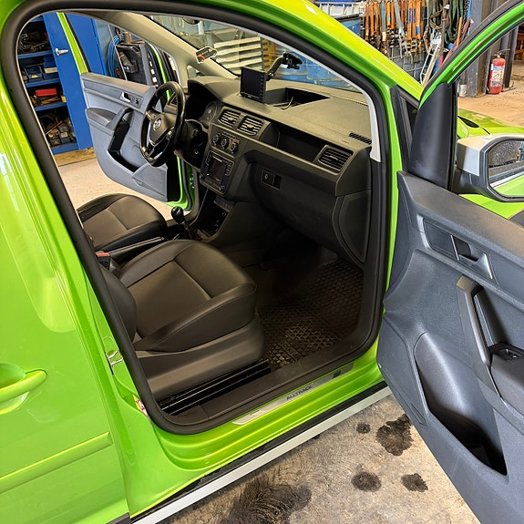 Volkswagen Caddy Alltrack 8 of 10