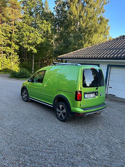 Volkswagen Caddy Alltrack 2 of 10