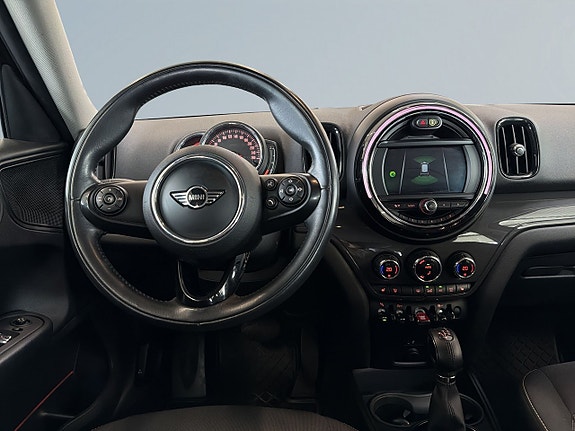 MINI Countryman Cooper 8 of 19