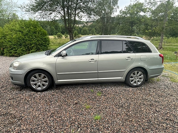 Toyota Avensis 8 of 8