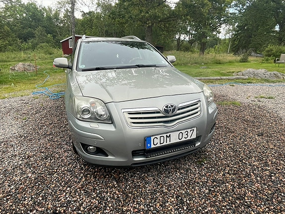 Toyota Avensis 3 of 8