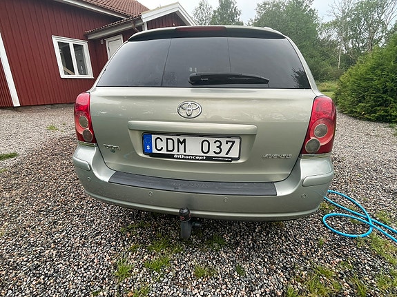 Toyota Avensis 6 of 8