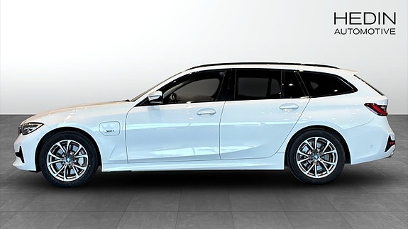 BMW 330e 6 of 9