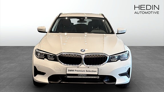 BMW 330e 8 of 9