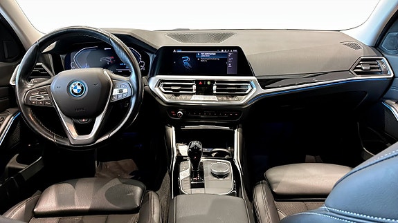BMW 330e 4 of 9