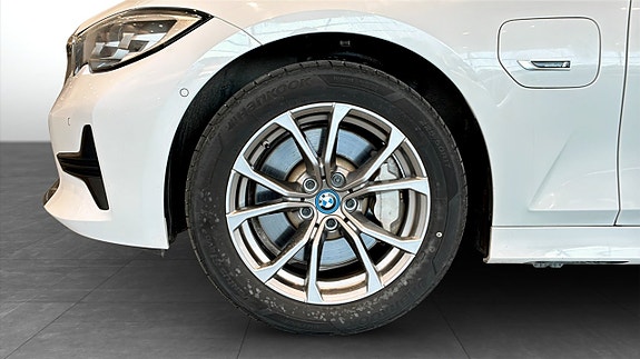 BMW 330e 9 of 9