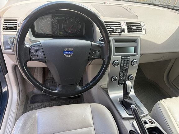 Volvo S40 2 of 13